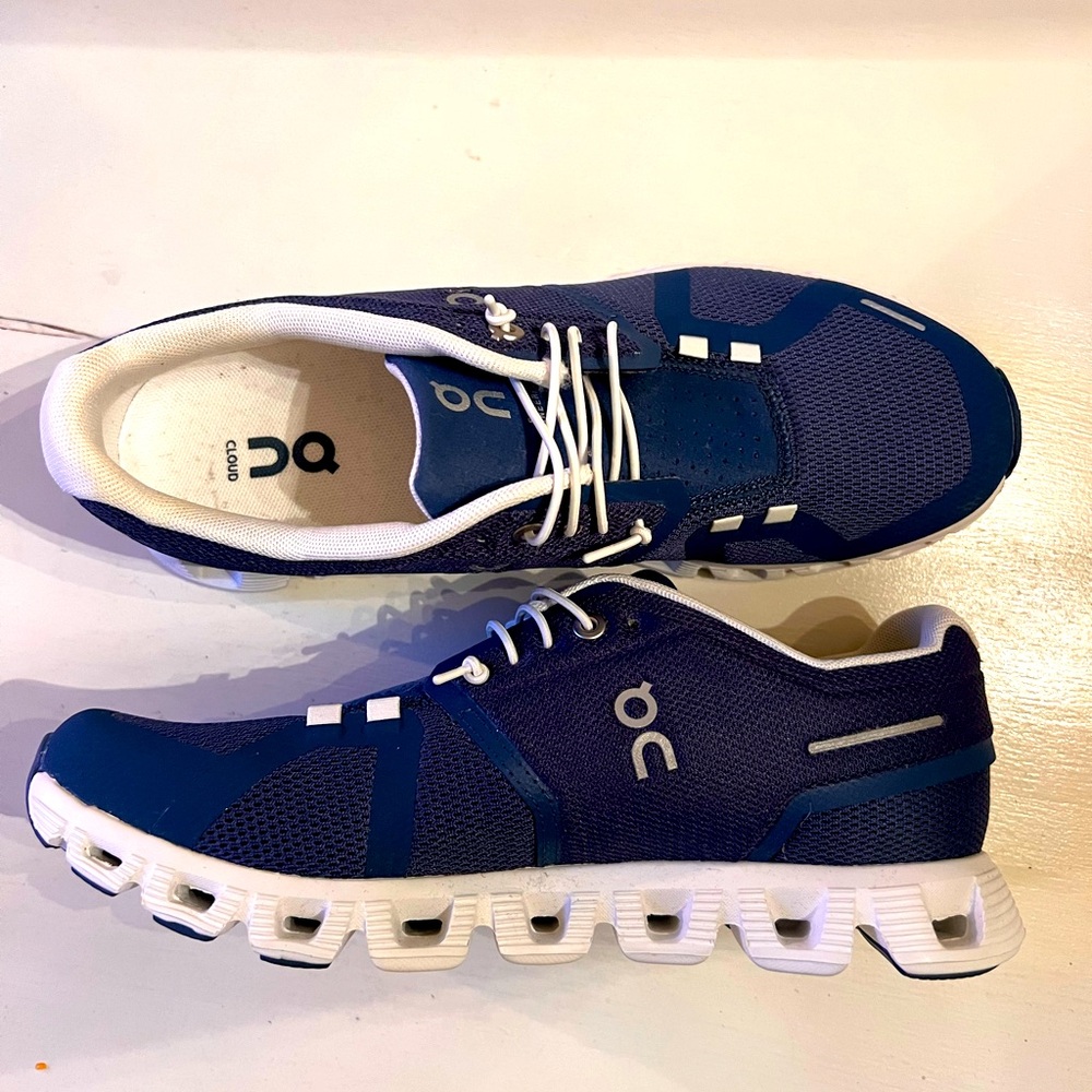 OnCloud Womens Running Sneaker Size 8